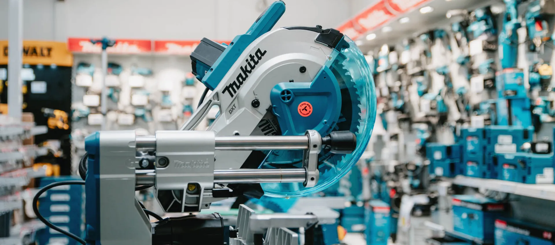 Toolsen Snellegem van en voor de vakman handwerktuigmachines voor schrijnwerker en bouw ondernemer